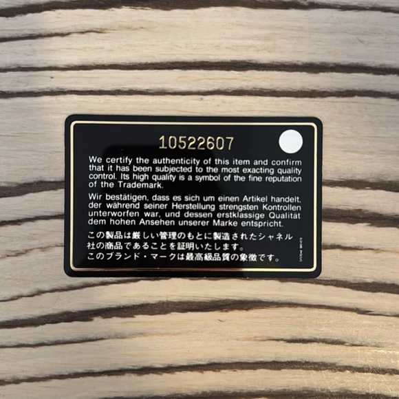 CHANEL tote - Picture 9 of 17